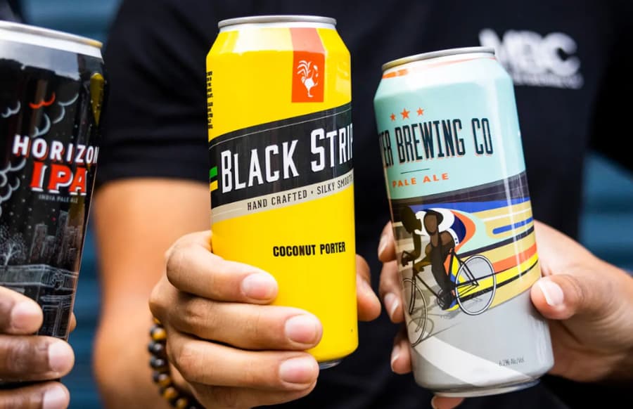 3 Metier beer cans cheersing